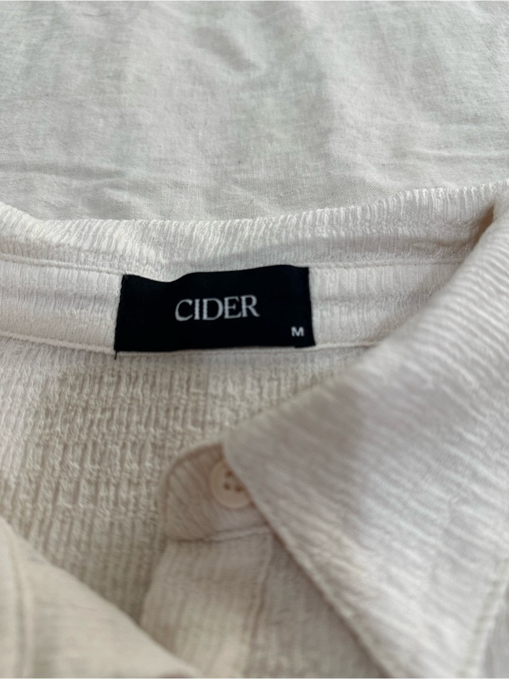 Button down - Picture 4 of 4